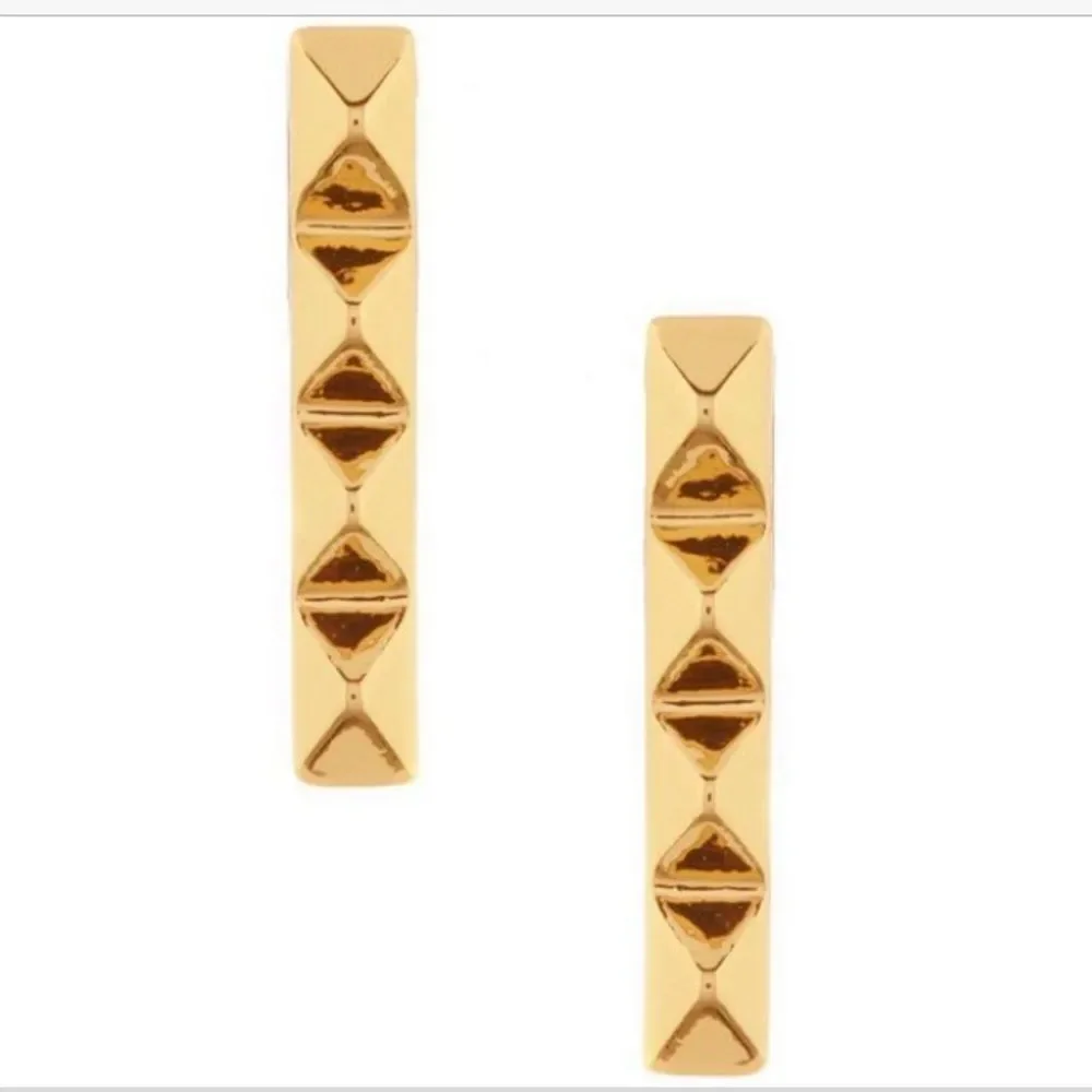 𝅺Trina Turk Pyramid Bar Earrings New